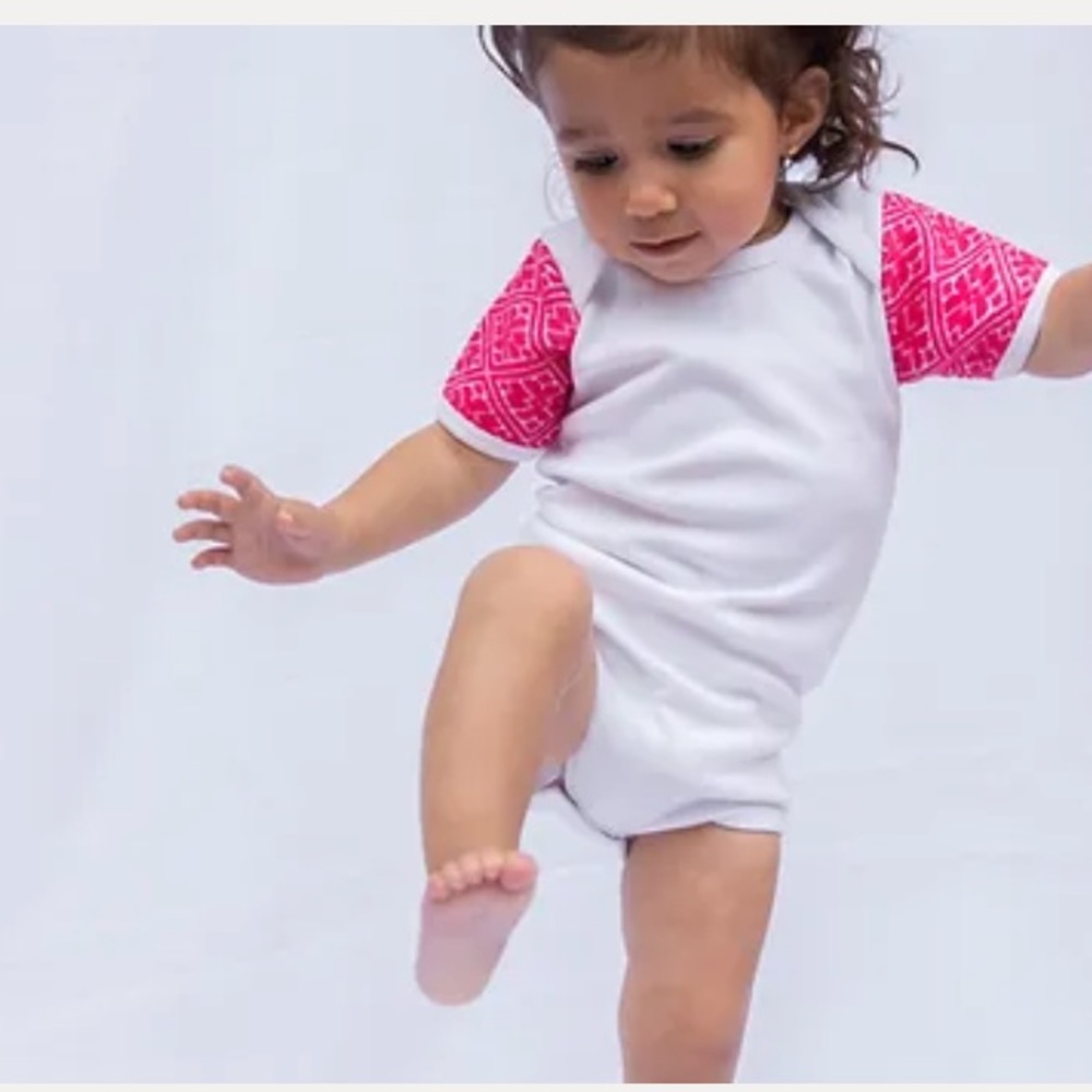 Agua De Chile 9-12M bodysuit with pink embroidery